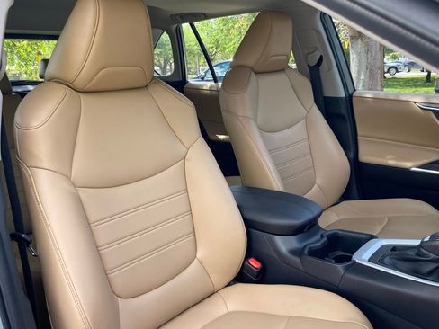 Used 2023 Toyota RAV4 XLE Premium image 40