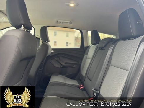 Used 2019 Ford Escape SE image 9