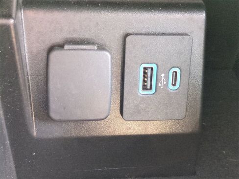 Certified 2022 Ford Explorer XLT w/ Equipment Group 202A image 21