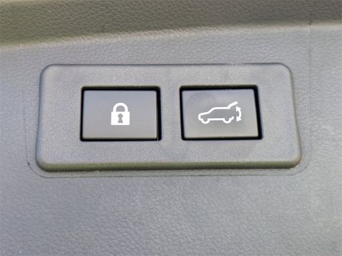 Used 2025 Subaru Outback Premium image 14