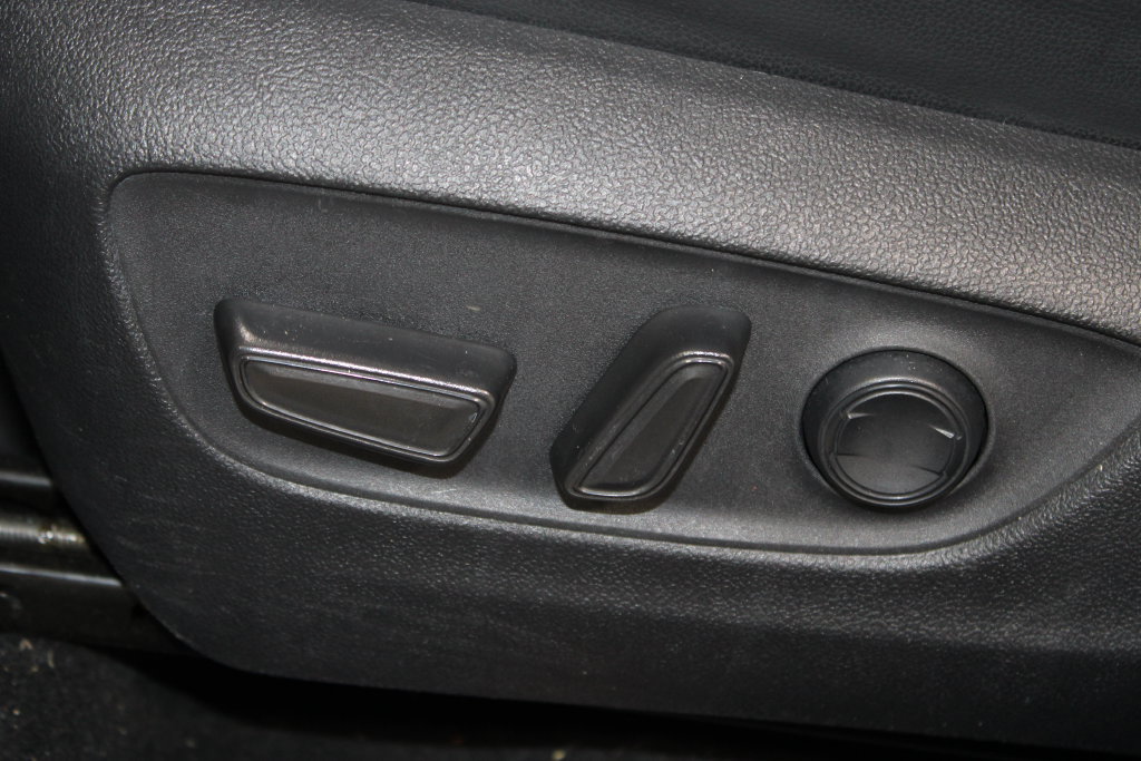 Used 2020 Toyota Highlander XLE FWD image 13