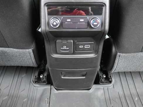 Used 2023 GMC Acadia SLE w/ Driver Convenience Package FWD image 18
