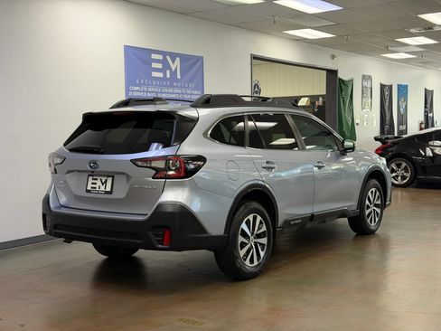 Used 2022 Subaru Outback Premium AWD/4WD image 6