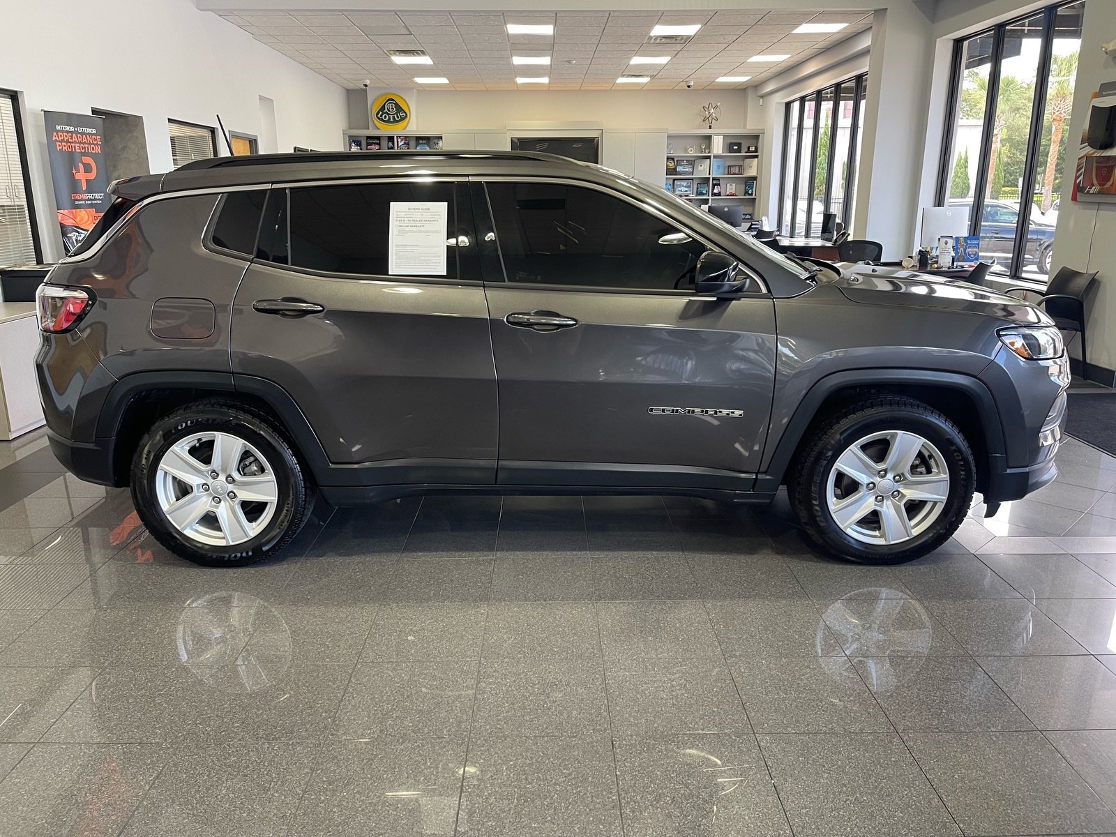 Used 2022 Jeep Compass Latitude FWD image 6