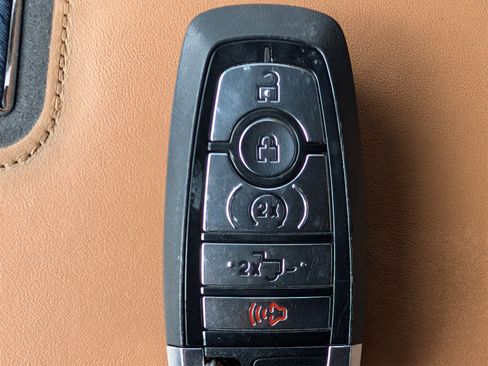 Used 2024 Ford F350 Platinum w/ FX4 Off-Road Package image 29