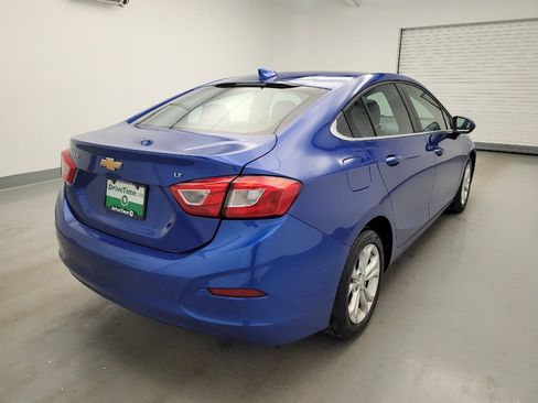 Used 2019 Chevrolet Cruze LT w/ Convenience Package FWD image 9