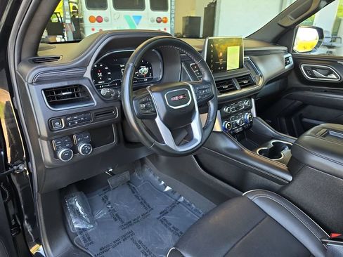 Certified 2024 GMC Yukon XL SLT w/ SLT Luxury Package AWD/4WD image 11