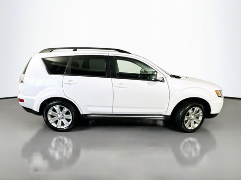 Used 2011 Mitsubishi Outlander SE FWD image 8