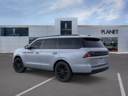 New 2025 Lincoln Navigator Reserve w/ Jet Appearance Package AWD/4WD image 4