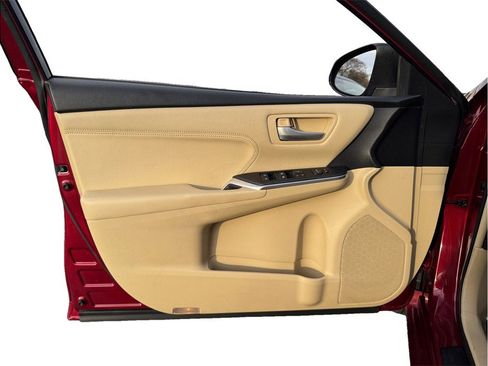 Used 2015 Toyota Camry XLE w/ Advanced Technology Package image 17