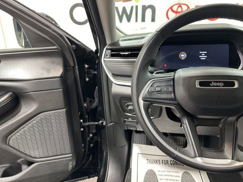 Used 2023 Jeep Grand Cherokee L Laredo AWD/4WD image 24