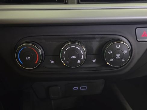 Used 2024 Chevrolet Trax RS FWD image 19
