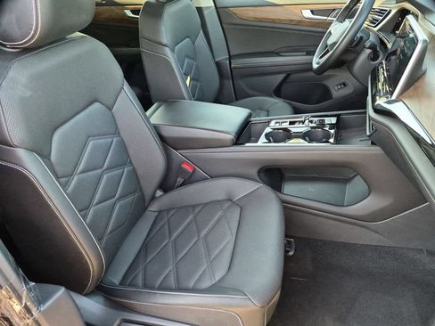 Used 2025 Volkswagen Atlas SE FWD image 31