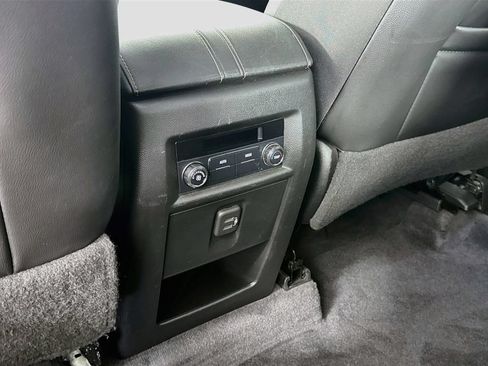 Used 2020 Chevrolet Traverse LT FWD image 25