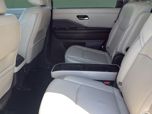 Used 2023 Nissan Pathfinder SL w/ SL Premium Package AWD/4WD image 18