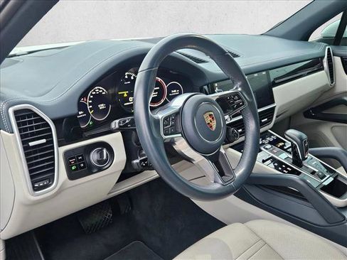 Used 2019 Porsche Cayenne E-Hybrid image 9