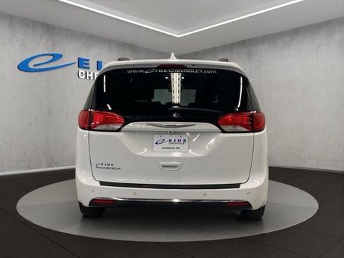 Used 2017 Chrysler Pacifica Touring-L FWD image 13