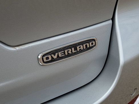 Used 2022 Jeep Grand Cherokee Overland w/ Luxury Tech Group IV AWD/4WD image 14
