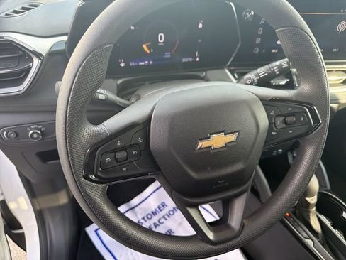 Used 2025 Chevrolet TrailBlazer LT AWD/4WD image 11