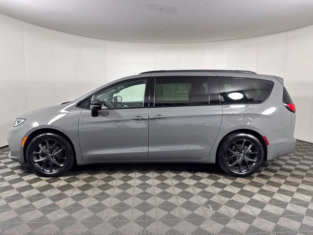 Used 2025 Chrysler Pacifica Limited FWD image 7
