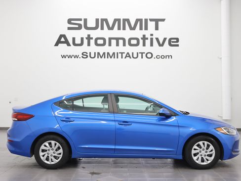 Used 2018 Hyundai Elantra SE FWD image 2