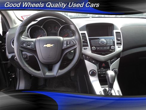 Used 2015 Chevrolet Cruze LT w/ Technology Package image 15