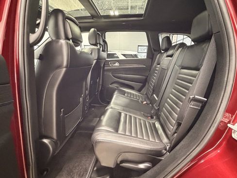 Used 2018 Jeep Grand Cherokee Limited image 16