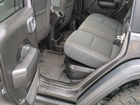 Used 2024 Jeep Wrangler Unlimited image 18