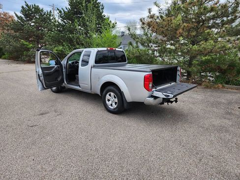 Used 2011 Nissan Frontier SV AWD/4WD image 27