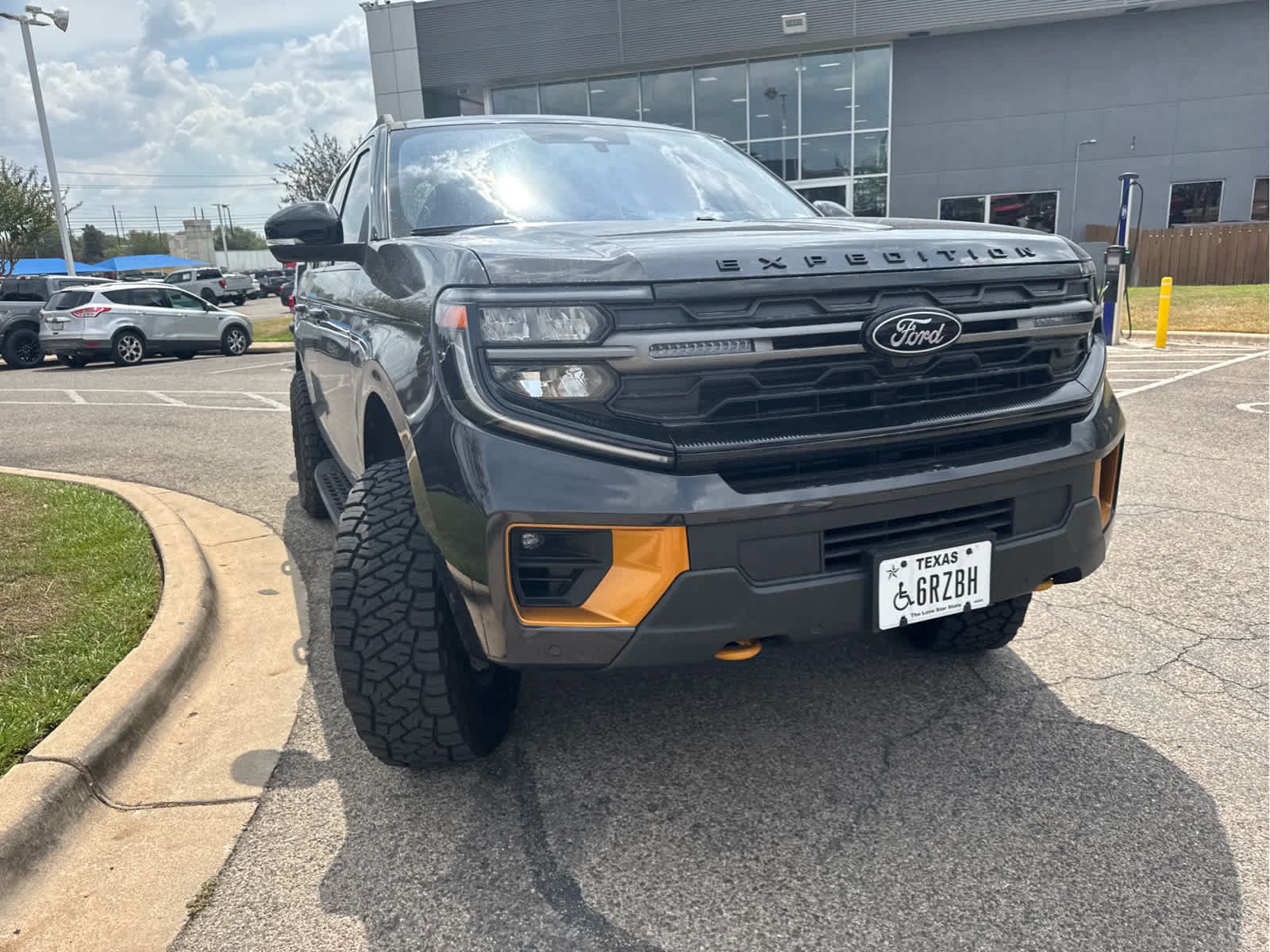 Used 2025 Ford Expedition Tremor AWD/4WD image 3