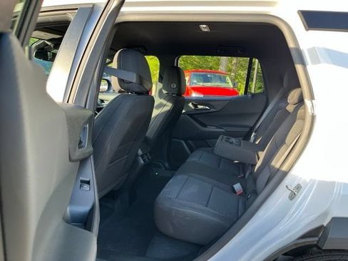 Used 2026 Chevrolet Equinox LT AWD/4WD image 17