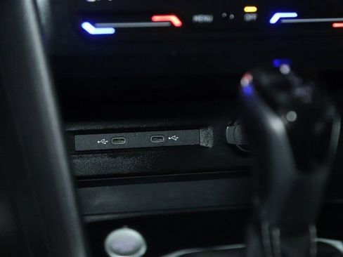 Used 2025 Volkswagen Taos SE image 28