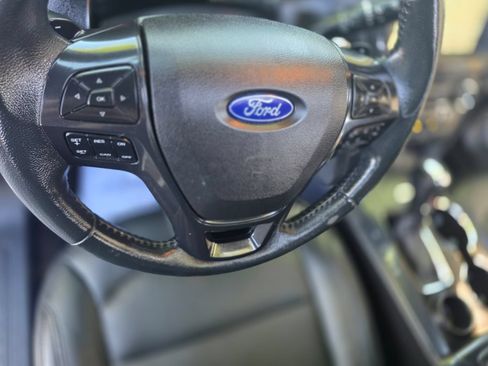 Used 2017 Ford Explorer XLT w/ Equipment Group 202A FWD image 24