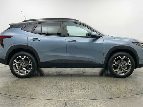 Used 2025 Chevrolet Trax LT image 11
