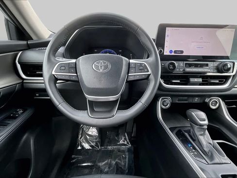 Used 2025 Toyota Grand Highlander AWD image 11