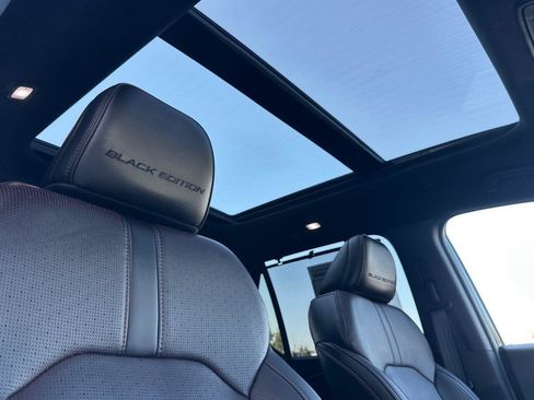 Certified 2025 Honda Pilot Black Edition image 17