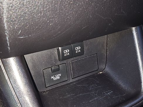 Used 2019 Toyota Highlander XLE AWD/4WD image 13