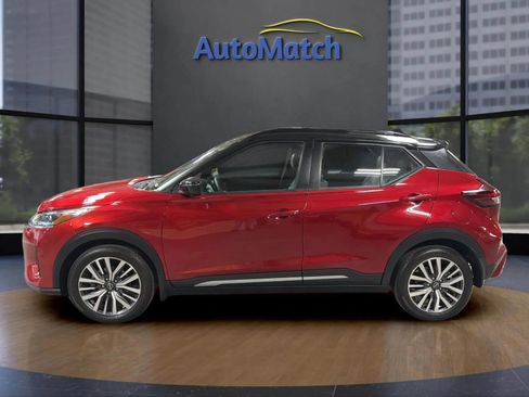 Used 2023 Nissan Kicks SR w/ SR Premium Package FWD image 7