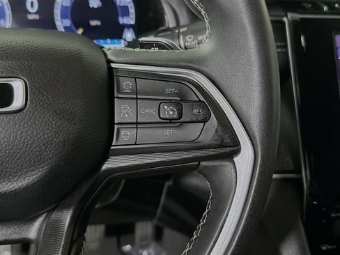 Used 2023 Jeep Grand Cherokee Laredo RWD image 17