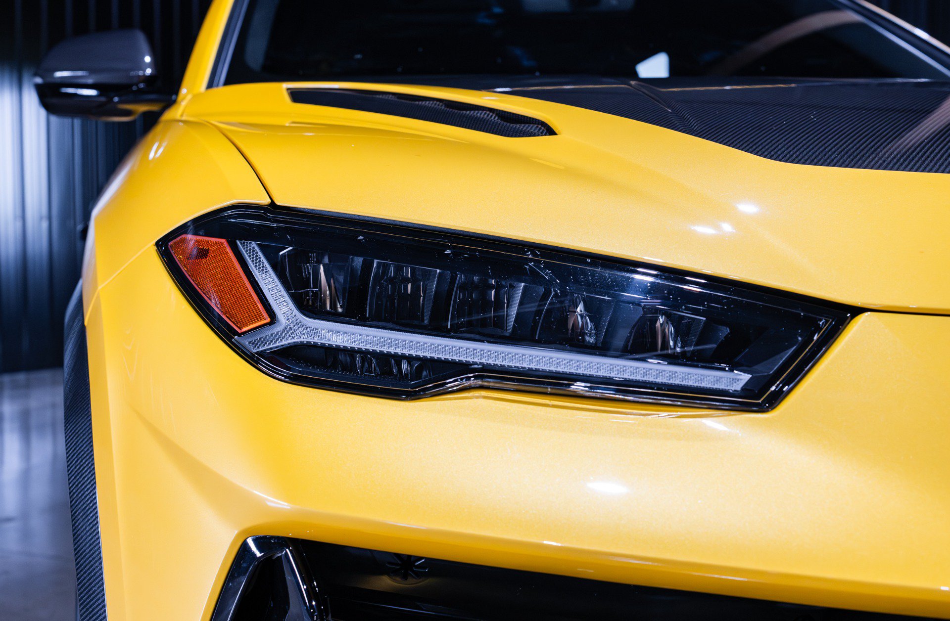 Used 2024 Lamborghini Urus Performante AWD/4WD image 9