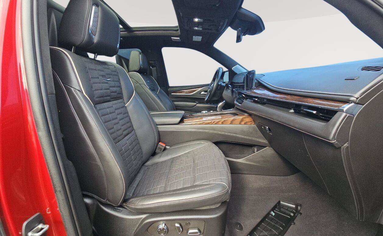 Used 2023 Cadillac Escalade ESV Sport Platinum w/ LPO, ONYX Package AWD/4WD image 15
