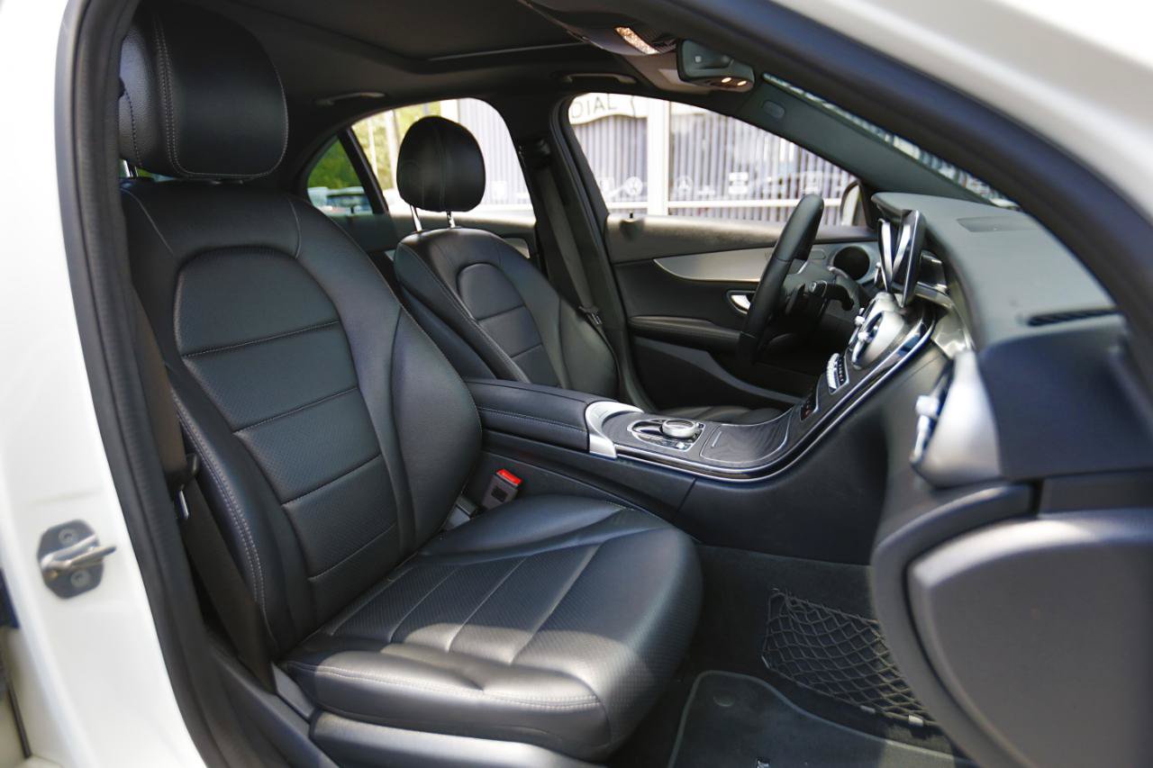 Used 2019 Mercedes-Benz C 300 Sedan w/ Premium Package image 18