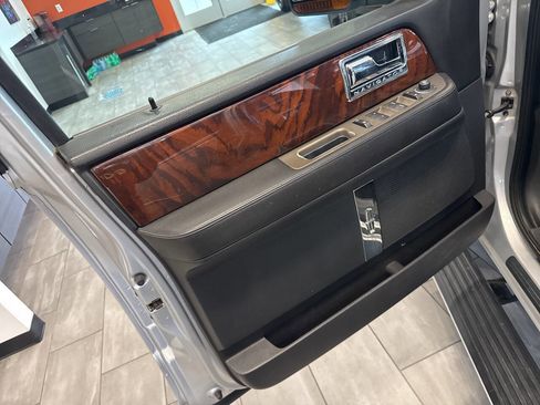 Used 2012 Lincoln Navigator 4WD image 22