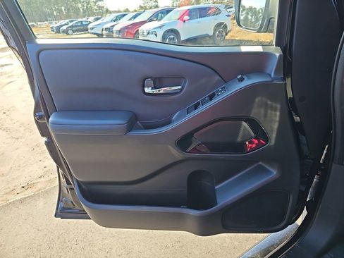 Used 2023 Nissan Frontier SV w/ Midnight Edition Package image 30