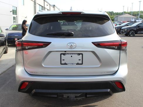 Used 2024 Toyota Highlander XLE AWD/4WD image 30