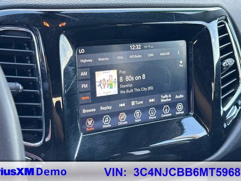 Used 2021 Jeep Compass Latitude image 28