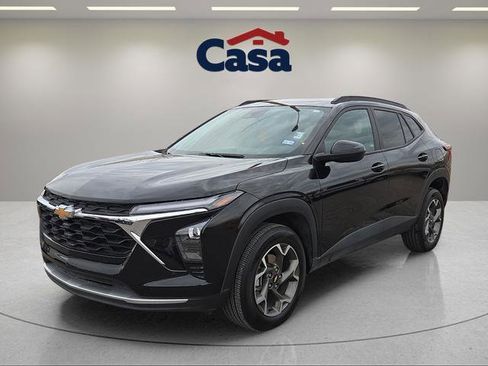 Used 2025 Chevrolet Trax LT w/ Driver Confidence Package image 6