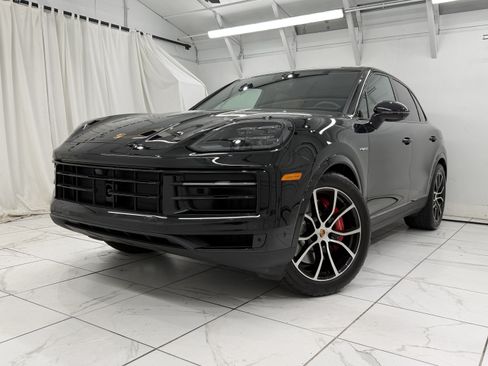 Certified 2026 Porsche Cayenne S AWD/4WD image 8