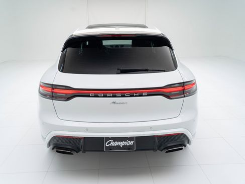 Certified 2025 Porsche Macan image 10