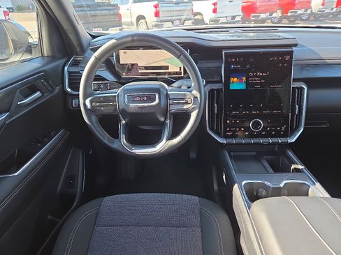 Used 2025 GMC Acadia Elevation image 10